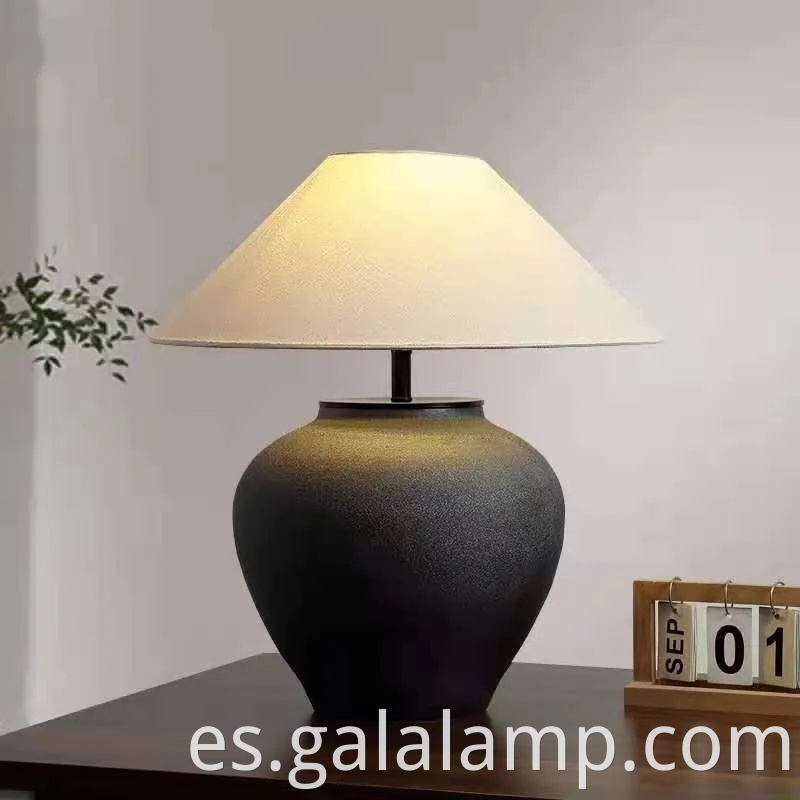 Lámpara de mesa de cerámica de viento silencioso vintage, diseñador rural de casas de familia, sala de estar, estudio, dormitorio, lámpara de mesa de olla de cerámica